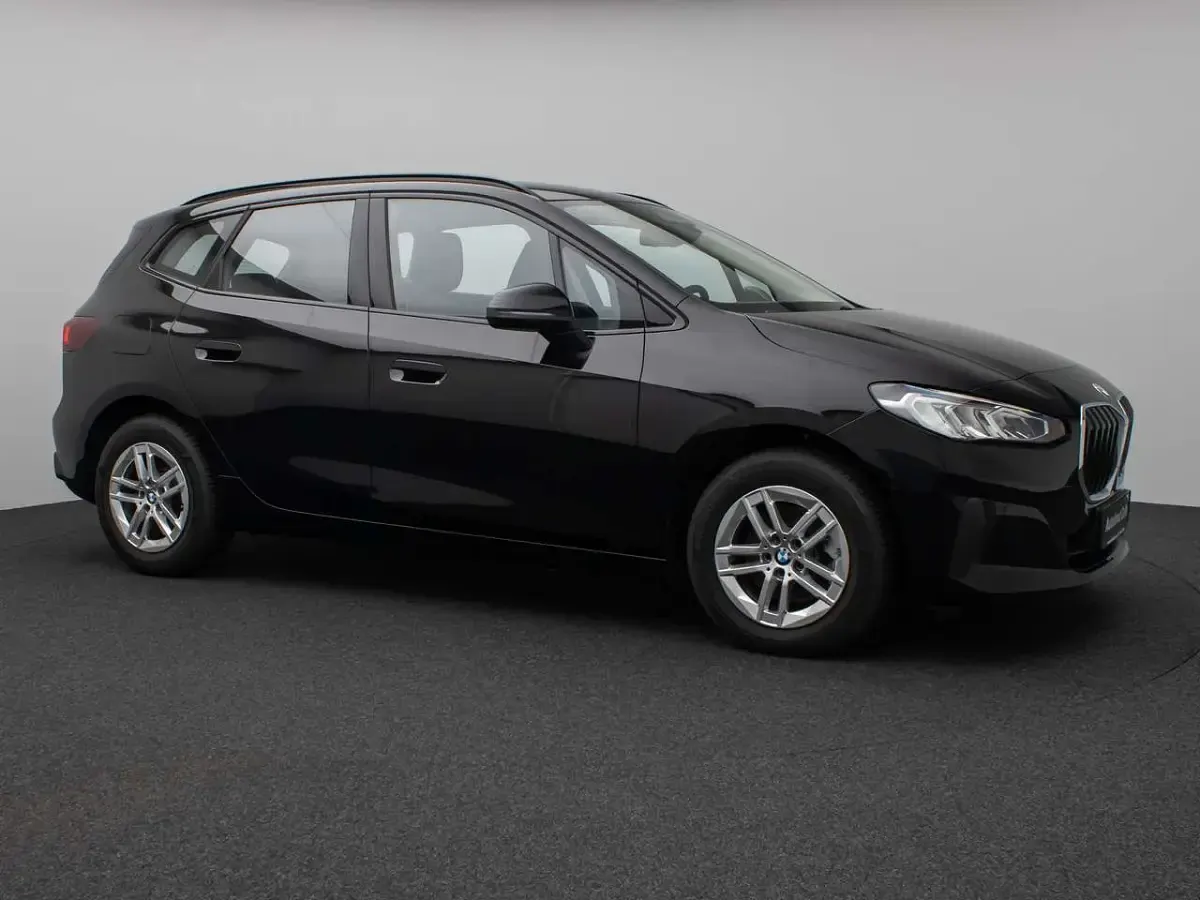 Gebraucht BMW 216 122 PS (89 kW) 2025 Schwarz 2668 Coupé