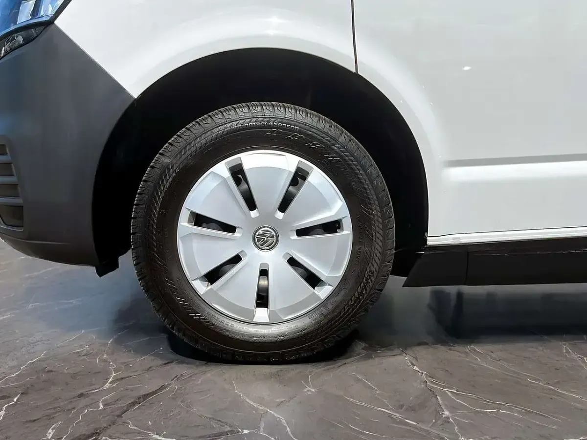 Gebraucht VW T7 110 PS (80 kW) 2025 Candyweiß Van