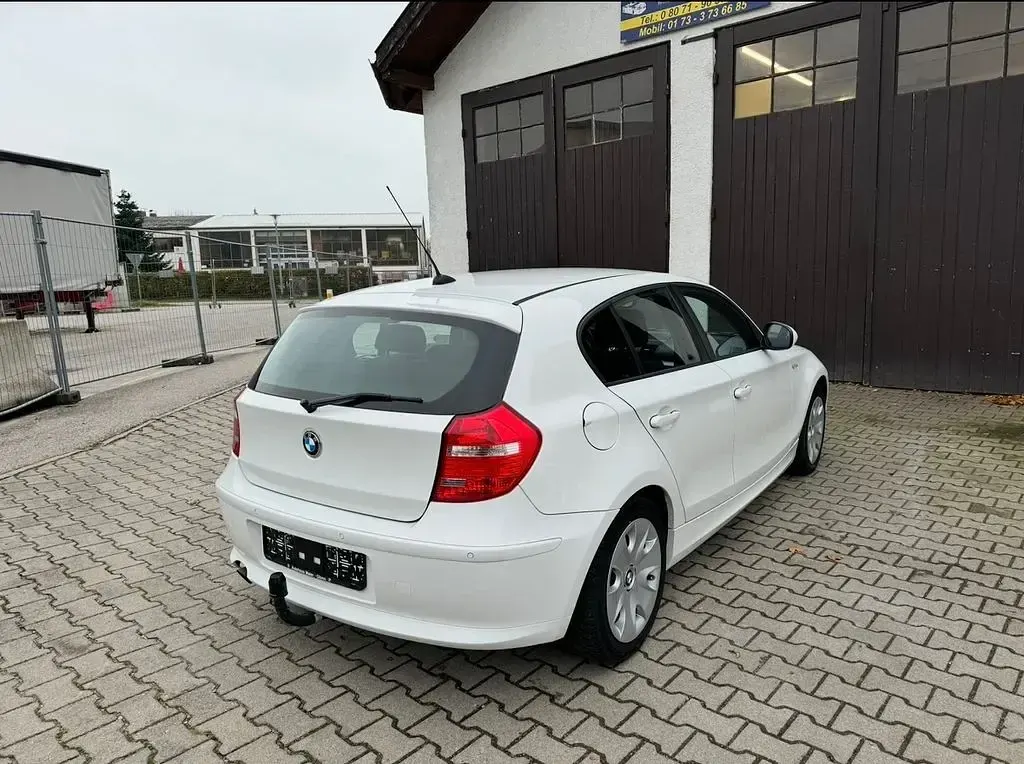 Gebraucht BMW 116 122 PS (89 kW) 2010 Weiß Kleinwagen