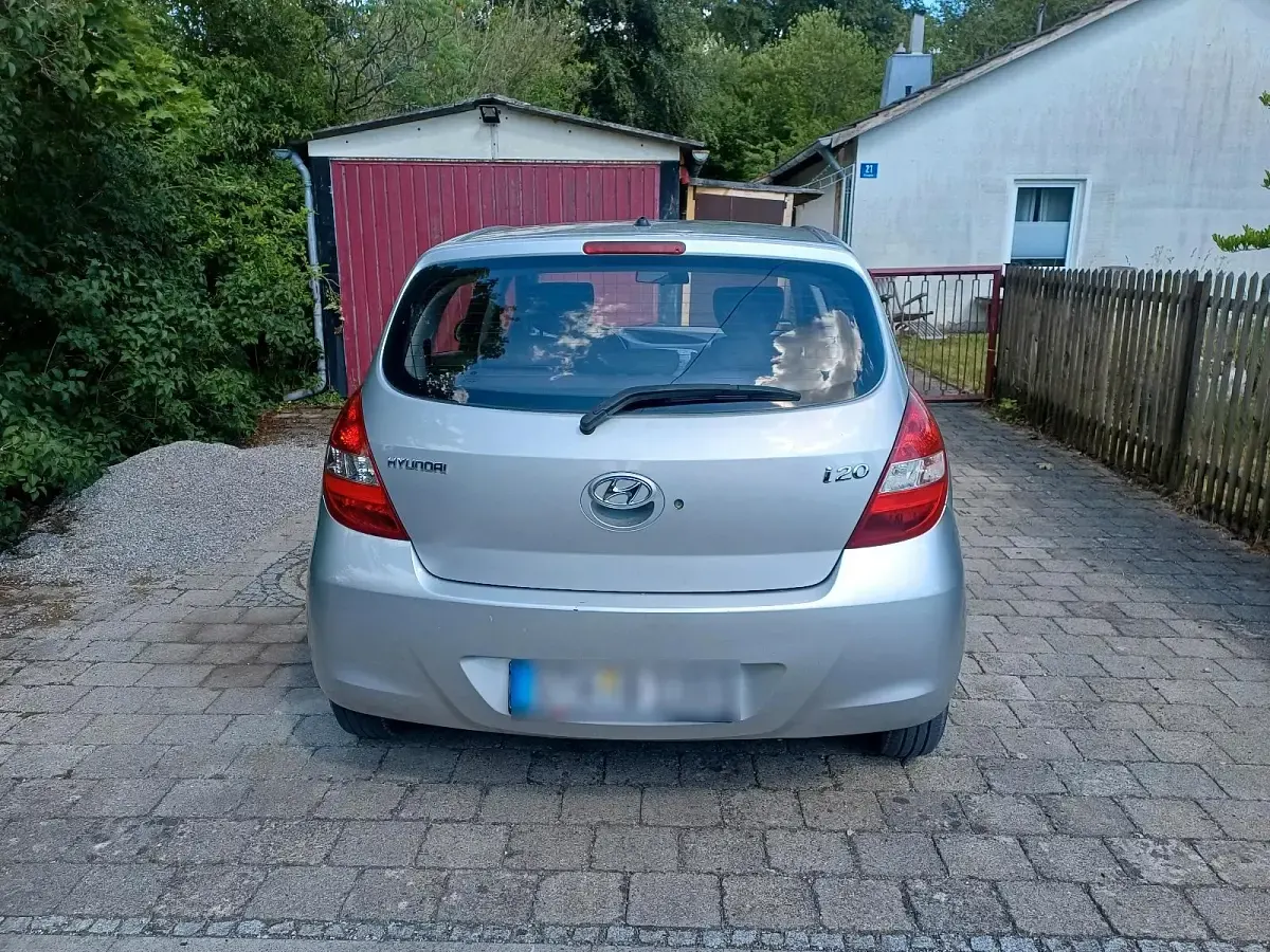 Gebraucht Hyundai i20 77 PS (56 kW) 2009 Silber Kleinwagen