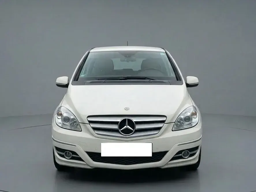 Gebraucht Mercedes B200 140 PS (102 kW) 2011 Weiß Kleinwagen
