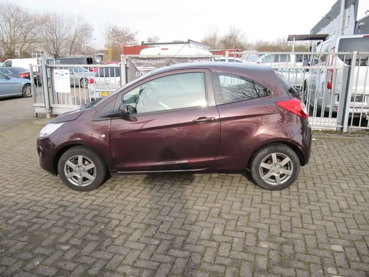 Gebraucht Ford Ka Ambiente 69 PS (50 kW) 2016 Violett Kleinwagen