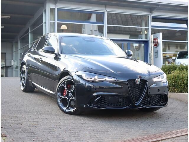 Gebraucht Alfa Romeo Giulia Premium 280 PS (205 kW) 2024 Nero vulcano metallic (schwarz) Limousine