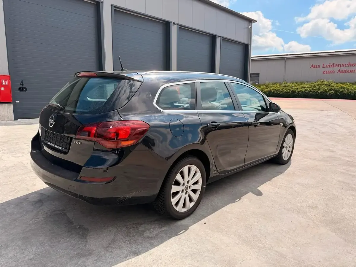 Gebraucht Opel Astra 110 PS (80 kW) 2011 Schwarz Kombi
