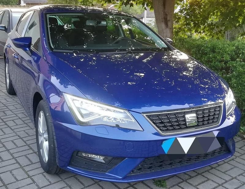 Blau Gebraucht 2018 Seat Leon Kleinwagen | 15.600 € (Fairer Preis) - Bild 1/4