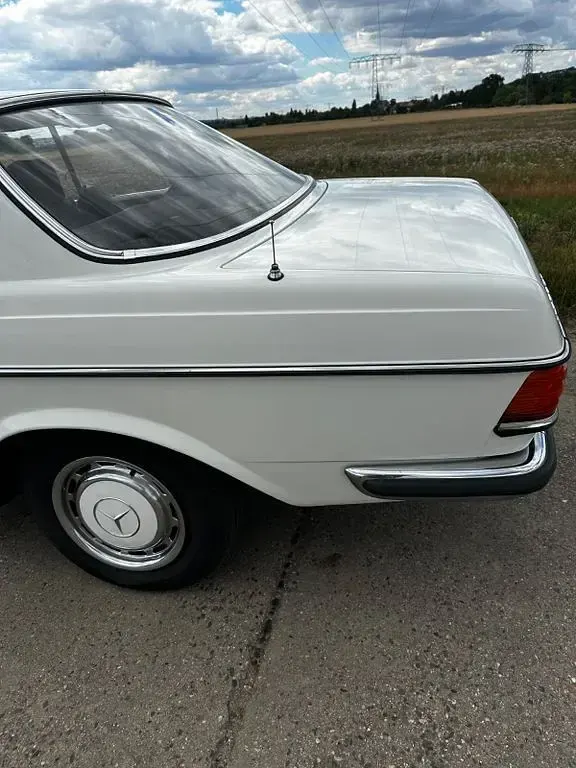 Gebraucht Mercedes 230 136 PS (100 kW) 1983 Weiß Coupé