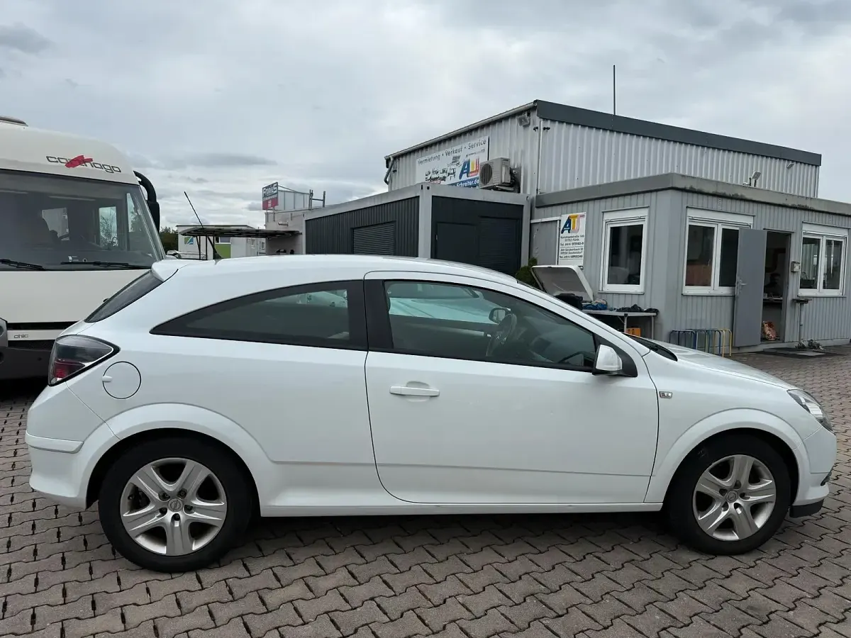 Gebraucht Opel Astra GTC 116 PS (85 kW) 2009 Weiß Coupé