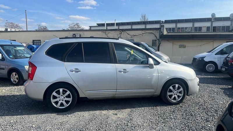 Gebraucht Kia Carens 140 PS (102 kW) 2008 Silber Van / Kleinbus