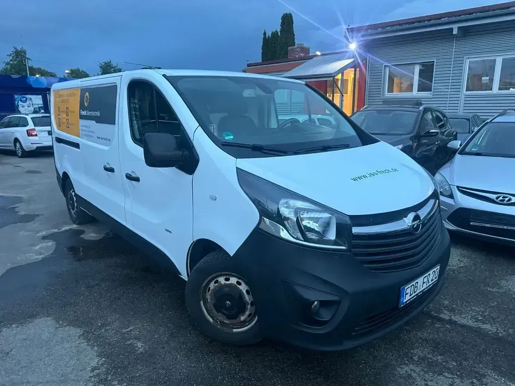 Używany Opel Vivaro 120 KM (88 kW) 2017 Biały Minivan