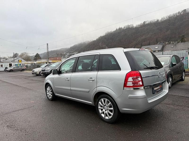 Gebraucht Opel Zafira 125 PS (91 kW) 2011 Silber Van / Kleinbus
