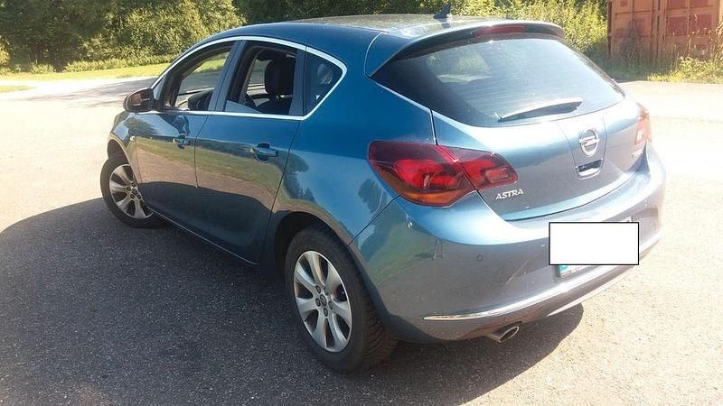 Gebraucht Opel Astra Exklusiv 140 PS (102 kW) 2015 Blau Limousine