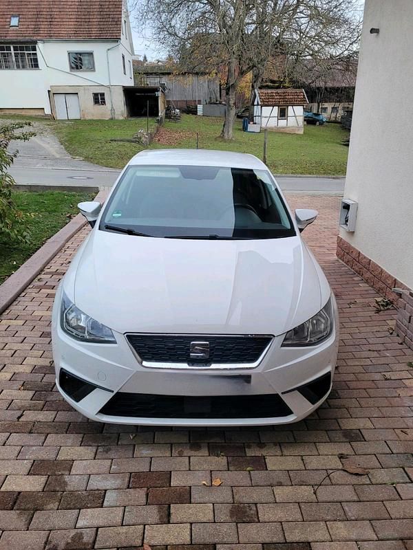 Weiß Gebraucht 2018 Seat Ibiza Style Limousine | 7.800 € (Guter Preis) - Bild 1/4