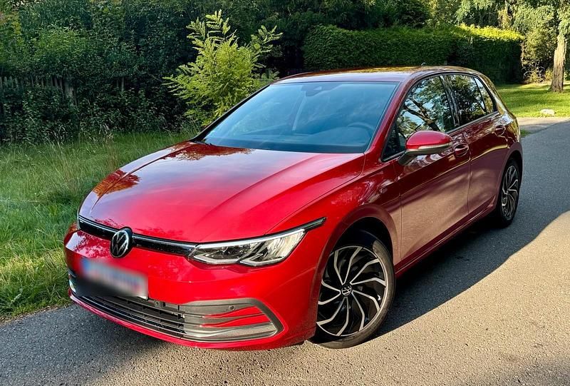 Rot Gebraucht 2022 VW Golf VIII Active Limousine | 21.500 € (Superpreis) - Bild 1/4