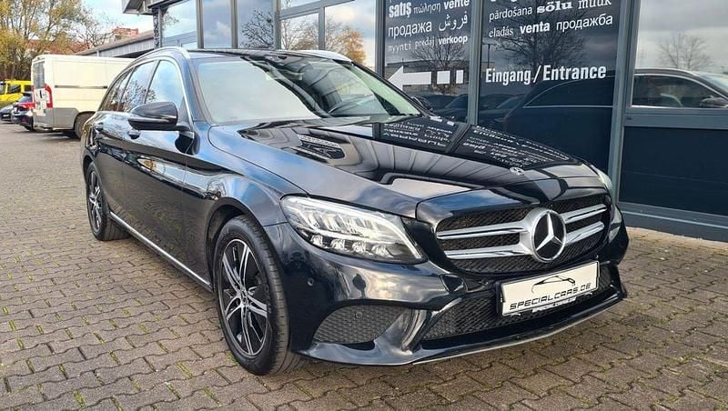 Schwarz Gebraucht 2020 Mercedes C200 Avantgarde Limousine | 17.490 € (Superpreis) - Bild 1/4