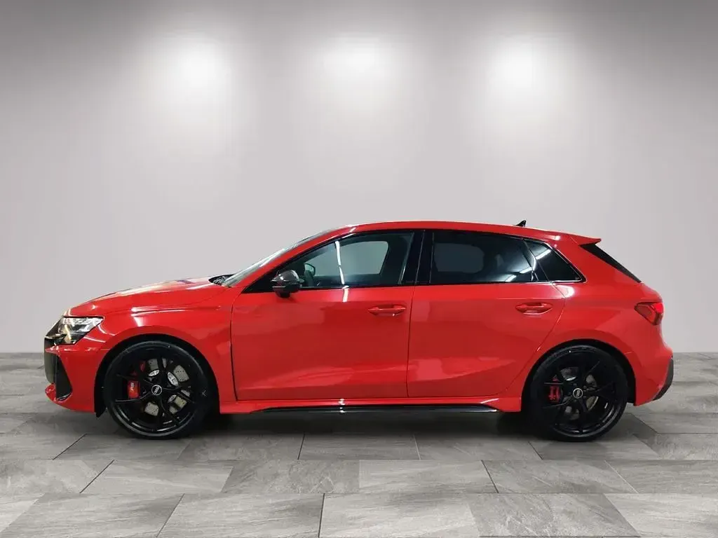 Gebraucht Audi RS3 Sport 400 PS (294 kW) 2025 Rot Limousine