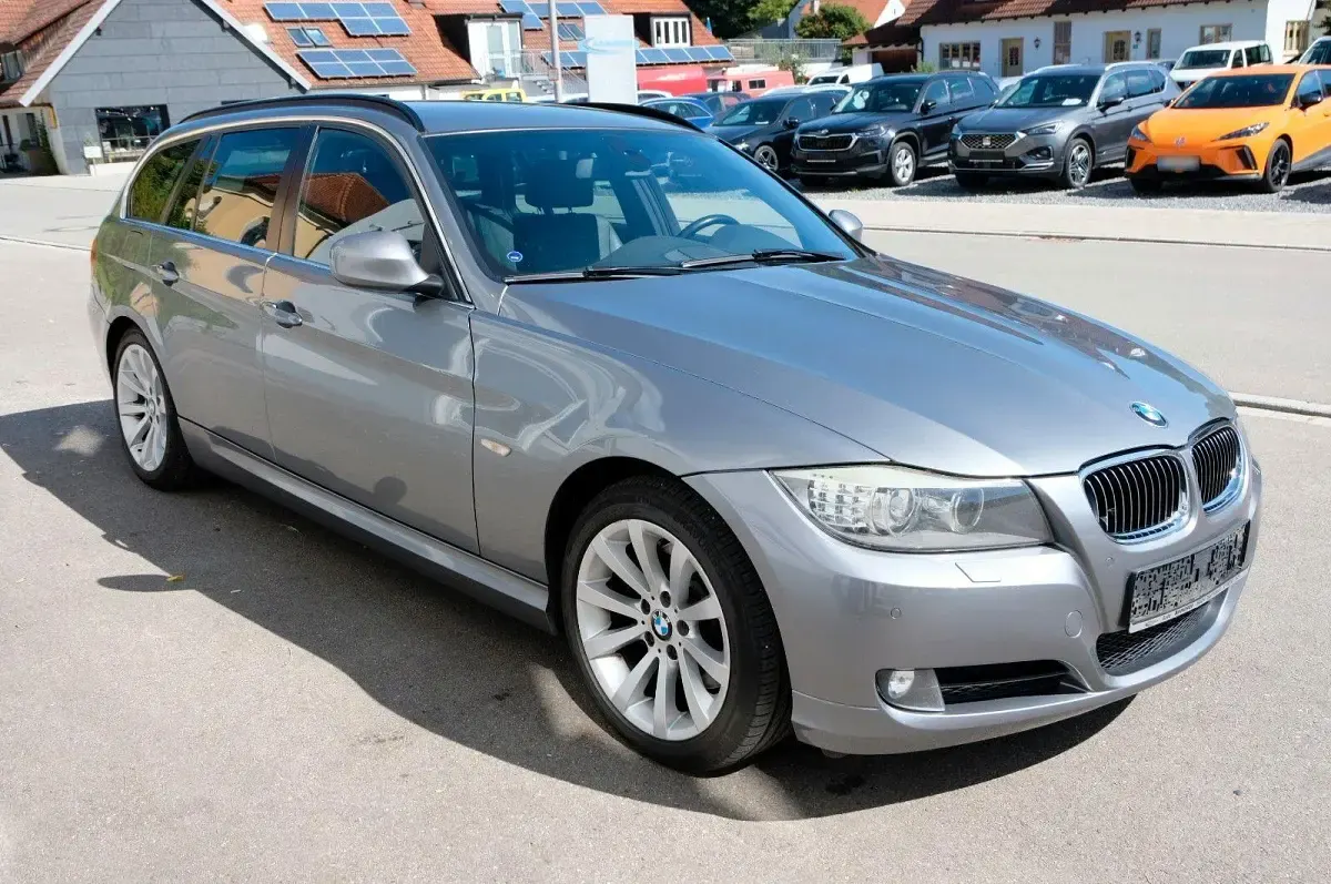 Gebraucht BMW 325 204 PS (150 kW) 2011 Grau Kombi