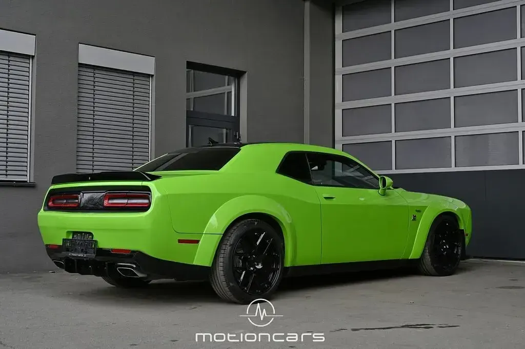 Używany Dodge Challenger 492 KM (361 kW) 2015 Zielony Coupe