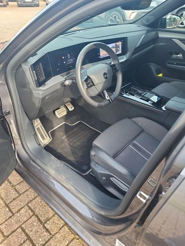 Gebraucht Opel Astra 131 PS (96 kW) 2024 Grau Kombi