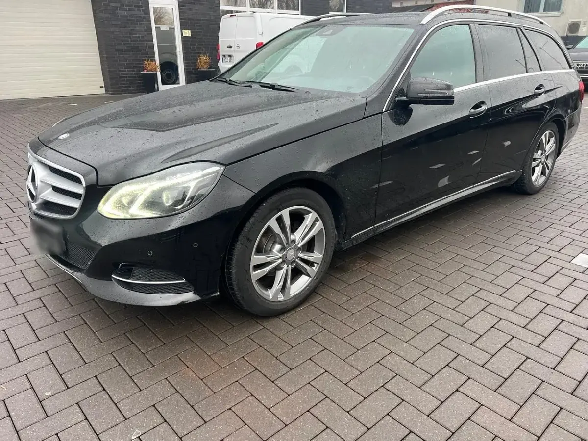 Gebraucht Mercedes E220 170 PS (125 kW) 2014 Schwarz Kombi