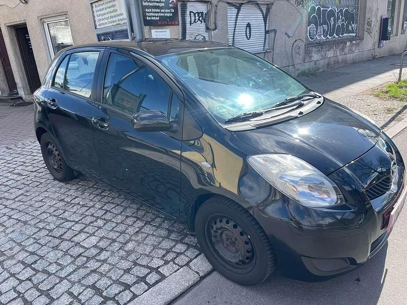 Gebraucht Daihatsu Charade 101 PS (74 kW) 2012 Schwarz Kleinwagen