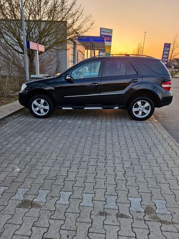 Gebraucht Mercedes ML320 224 PS (164 kW) 2008 Schwarz SUV