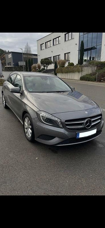 Gebraucht Mercedes A180 Edition 122 PS (89 kW) 2014 Grau Limousine
