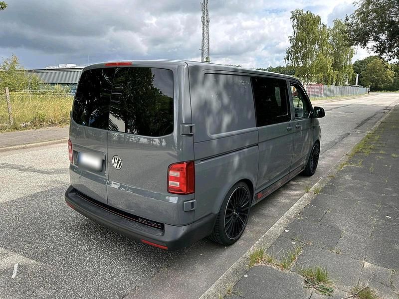 Gebraucht VW Transporter 150 PS (110 kW) 2018 Grau Van