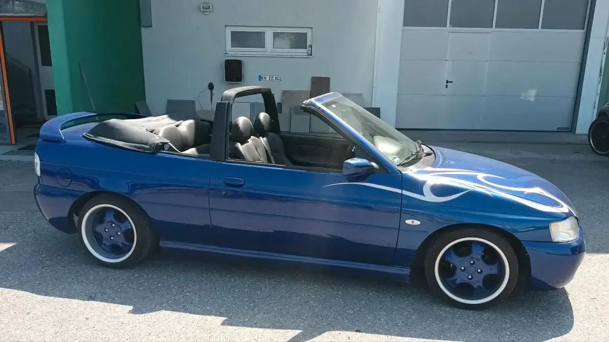 Gebraucht Ford Escort Cabriolet 115 PS (84 kW) 1997 Blau Cabrio