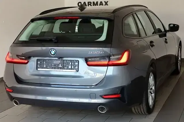 Gebraucht BMW 330e Advantage 252 PS (185 kW) 2022 Grau Kombi