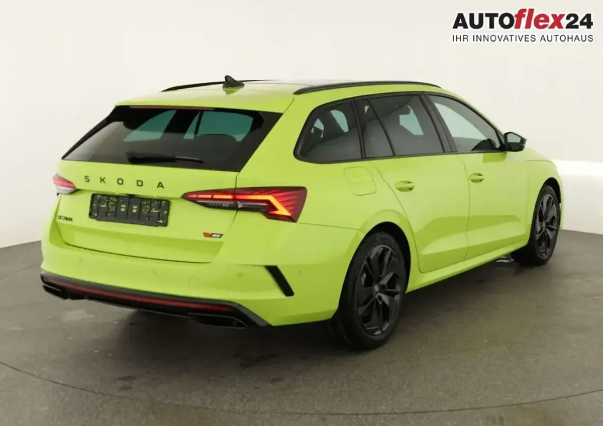 Neu Skoda Octavia RS 265 PS (194 kW) 2026 Mamba grün Kombi
