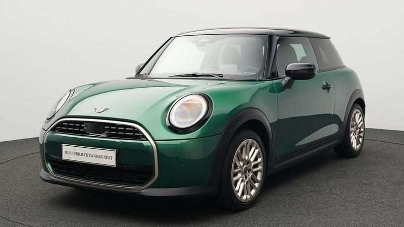 Grün Gebraucht 2024 Mini Cooper Favoured Kleinwagen | 27.385 € (Etwas zu teuer) - Bild 1/4