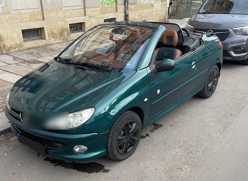 Grün Gebraucht 2003 Peugeot 206 CC Cabrio | 1.800 € (Etwas zu teuer) - Bild 1/4