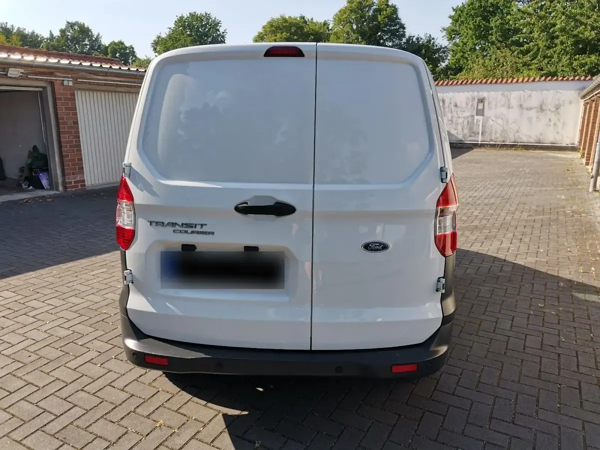 Gebraucht Ford Transit 101 PS (74 kW) 2021 Weiß Van / Kleinbus