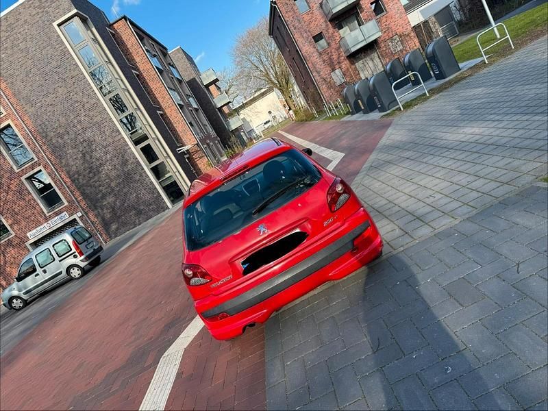 Gebraucht Peugeot 206+ 68 PS (50 kW) 2010 Rot Kleinwagen