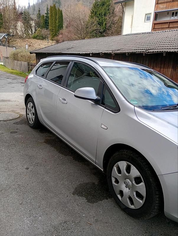 Gebraucht Opel Astra 125 PS (91 kW) 2011 Silber Kombi