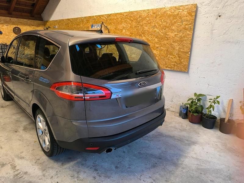 Braun Gebraucht 2013 Ford S-MAX S Van / Kleinbus | 9.000 € (Fairer Preis) - Bild 1/4