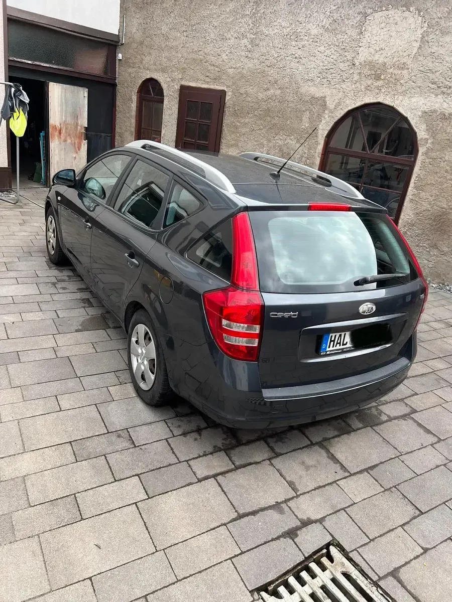 Gebraucht Kia Ceed 109 PS (80 kW) 2009 Grau Kleinwagen