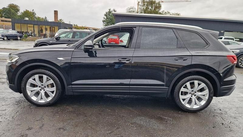 Gebraucht VW Touareg 286 PS (210 kW) 2021 Deep black SUV