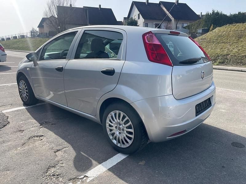 Gebraucht Fiat Punto 69 PS (50 kW) 2012 Silber Kleinwagen