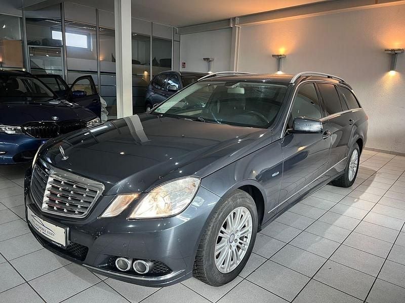 Grau Gebraucht 2010 Mercedes E220 Elegance Limousine | 8.450 € (Guter Preis) - Bild 1/4