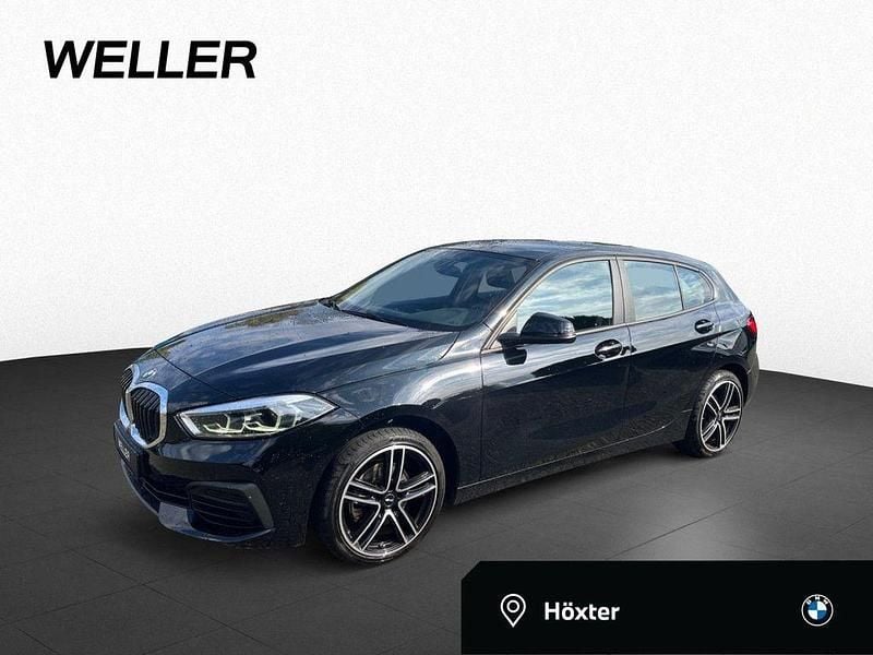 Schwarz (schwarz) Gebraucht 2021 BMW 118 Advantage Kleinwagen | 19.410 € (Fairer Preis) - Bild 1/4