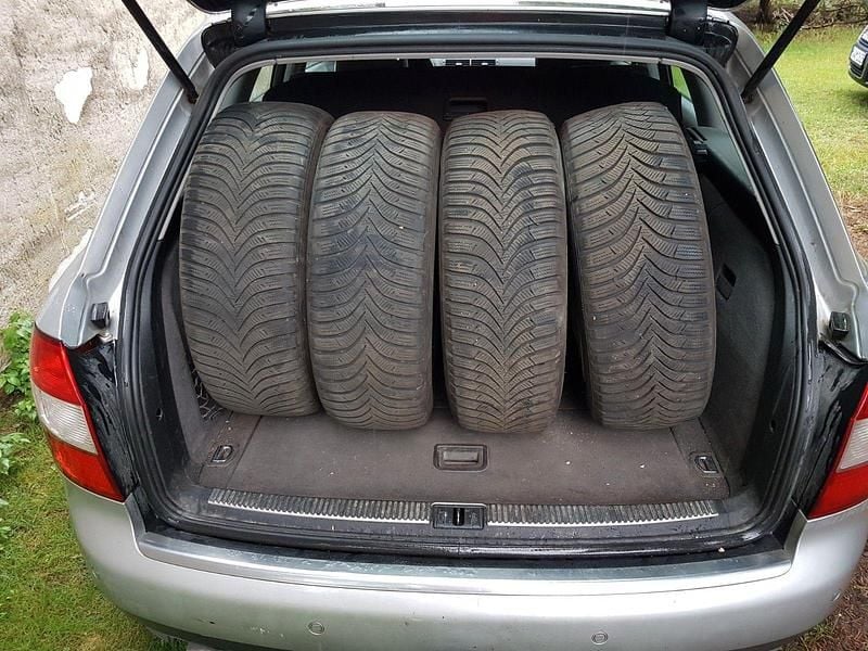 Silber Gebraucht 2002 Audi A4 Kombi | 500 € (Superpreis) - Bild 1/4