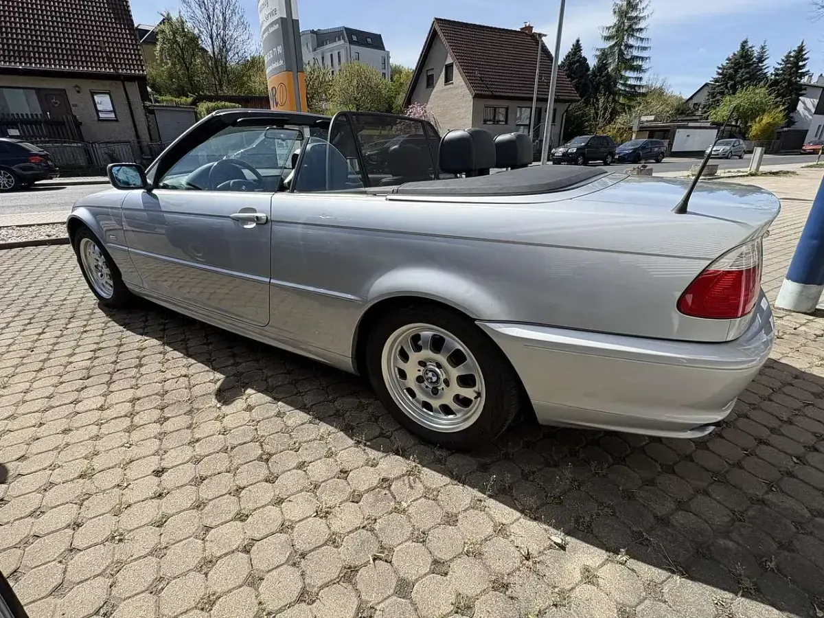 Gebraucht BMW 318 Cabriolet 143 PS (105 kW) 2002 Titansilber (metallic) Cabrio