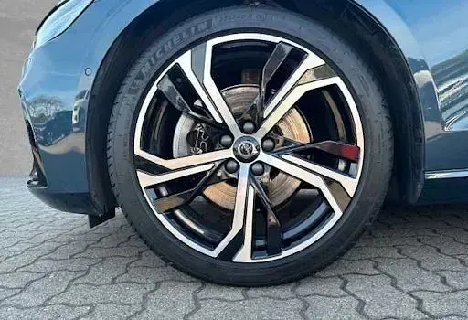 Gebraucht Volvo V60 Plus 197 PS (144 kW) 2025 Blau Kombi
