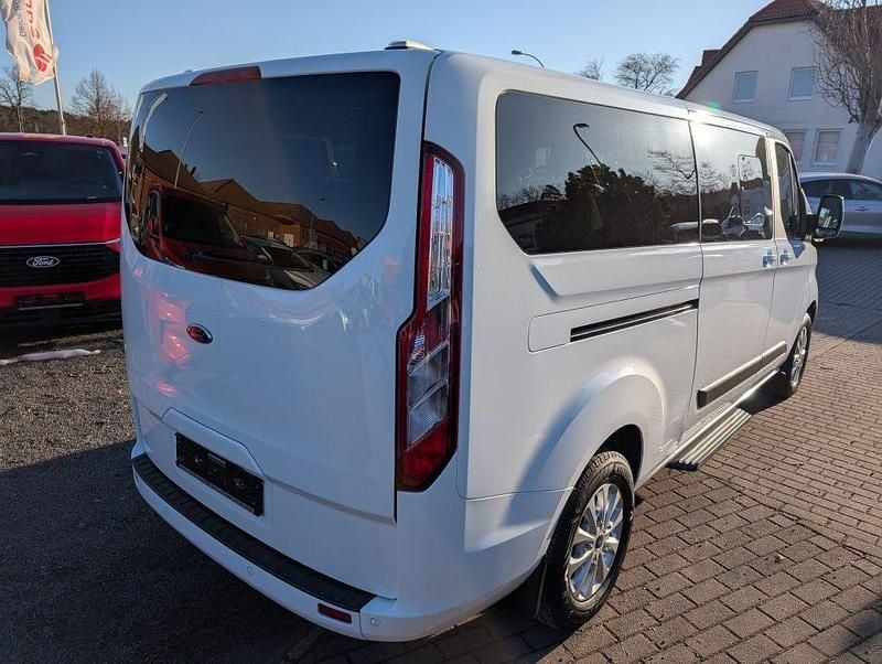 Gebraucht Ford Tourneo 131 PS (96 kW) 2020 Frostweiß Van / Kleinbus