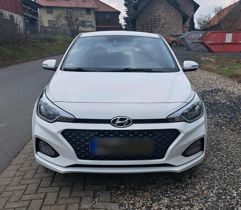 Gebraucht Hyundai i20 84 PS (61 kW) 2019 Weiß Kleinwagen