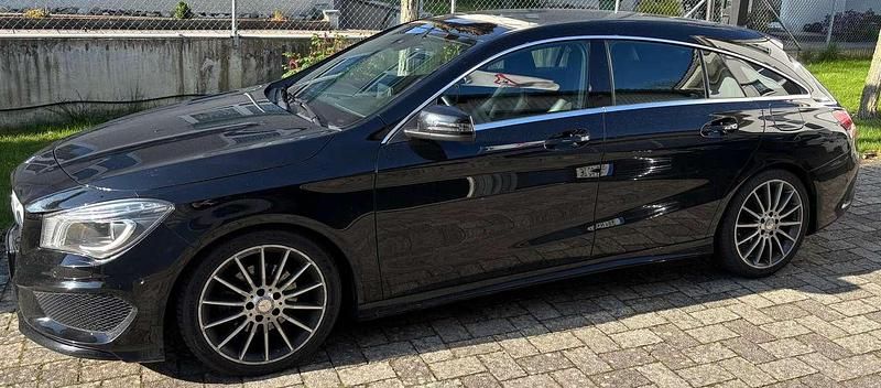 Schwarz Gebraucht 2015 Mercedes CLA200 Shooting Brake AMG line Kombi | 17.050 € (Fairer Preis) - Bild 1/4