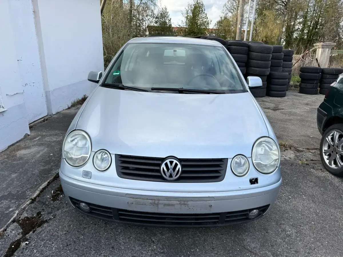 Gebraucht VW Polo Basis 64 PS (47 kW) 2002 Silber Limousine