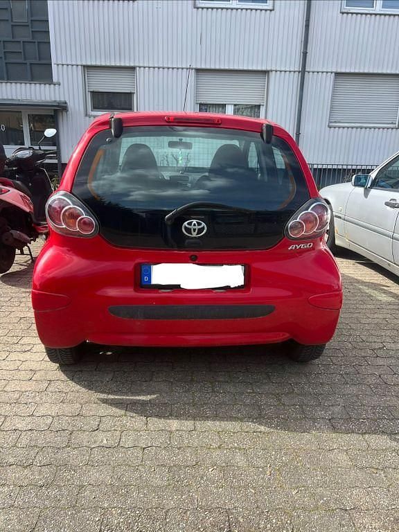 Gebraucht Toyota Aygo 68 PS (50 kW) 2010 Rot Kleinwagen