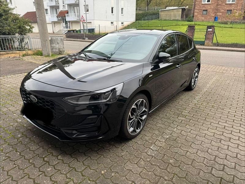 Schwarz Gebraucht 2022 Ford Focus ST-Line X Limousine | 20.000 € (Etwas zu teuer) - Bild 1/4